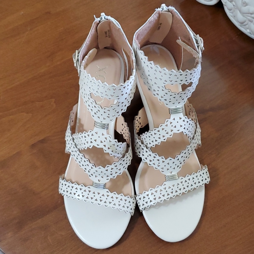 XOXO Strappy sandals size 6M